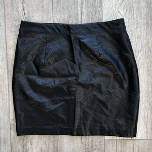 NWT Stella Luce Faux Leather Snakeskin Mini Skirt | Size Medium